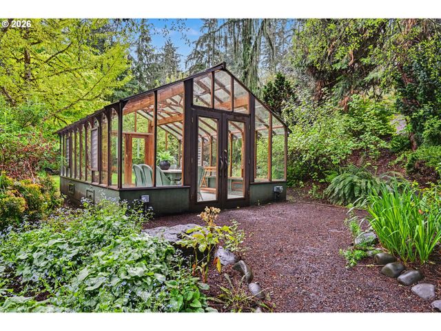 2089 GRAHAM Dr, Eugene, OR 97405