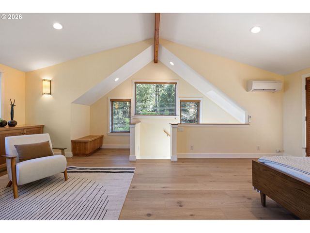 2089 GRAHAM Dr, Eugene, OR 97405