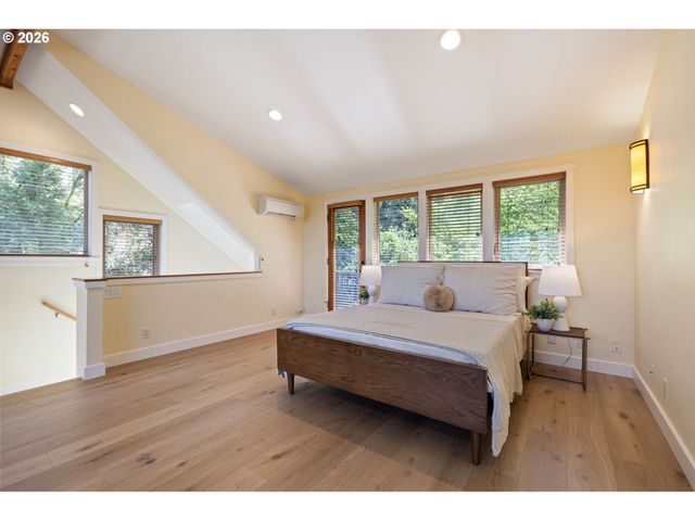 2089 GRAHAM Dr, Eugene, OR 97405