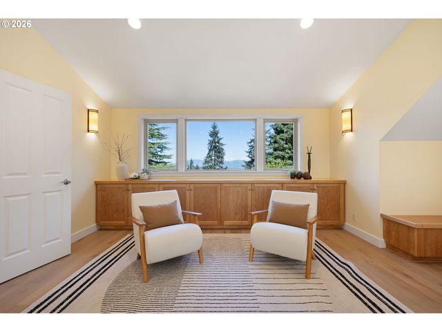 2089 GRAHAM Dr, Eugene, OR 97405