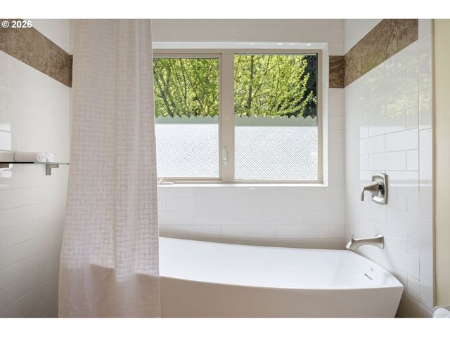 2089 GRAHAM Dr, Eugene, OR 97405