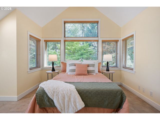 2089 GRAHAM Dr, Eugene, OR 97405
