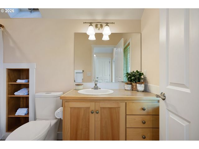 2089 GRAHAM Dr, Eugene, OR 97405