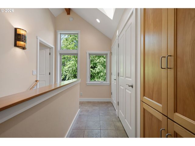 2089 GRAHAM Dr, Eugene, OR 97405