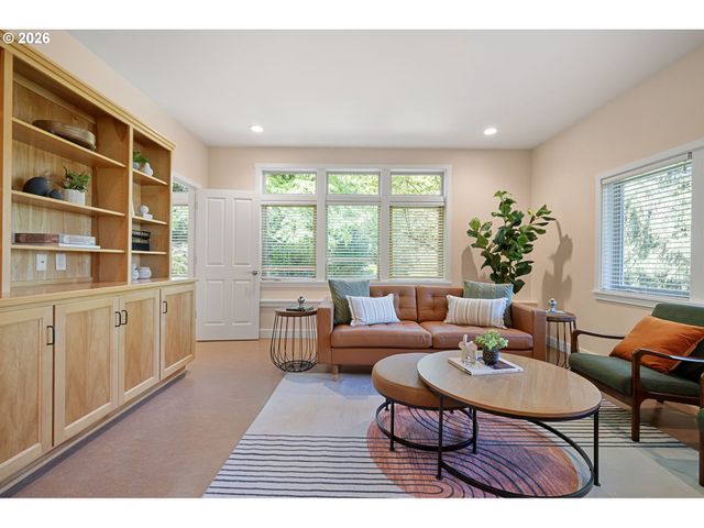 2089 GRAHAM Dr, Eugene, OR 97405