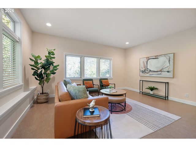 2089 GRAHAM Dr, Eugene, OR 97405