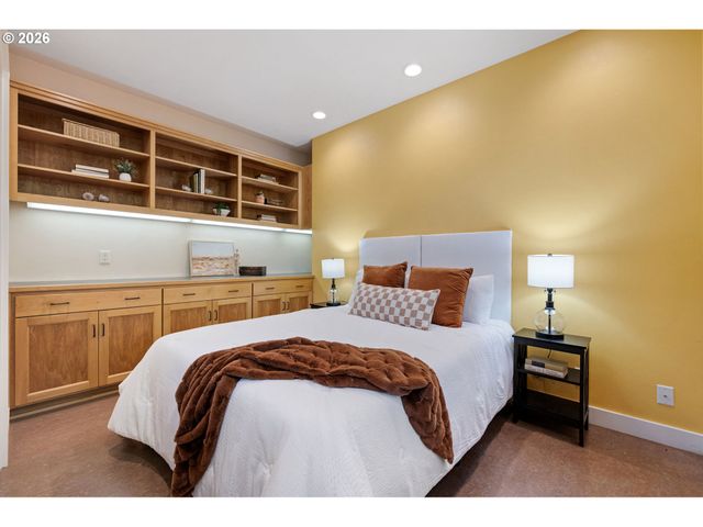 2089 GRAHAM Dr, Eugene, OR 97405