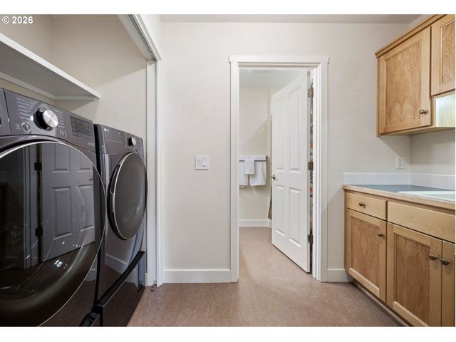 2089 GRAHAM Dr, Eugene, OR 97405