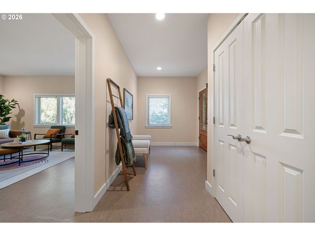 2089 GRAHAM Dr, Eugene, OR 97405