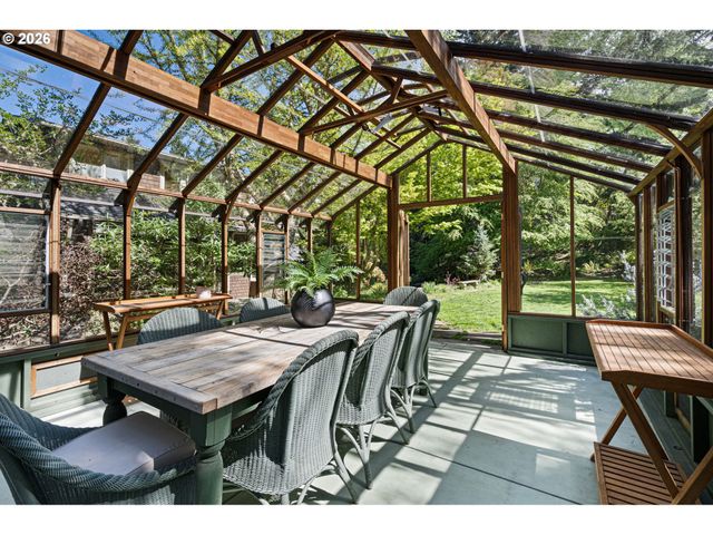 2089 GRAHAM Dr, Eugene, OR 97405