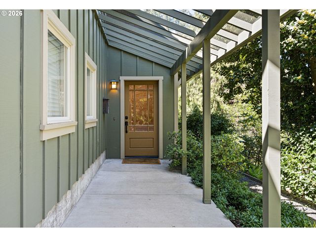 2089 GRAHAM Dr, Eugene, OR 97405