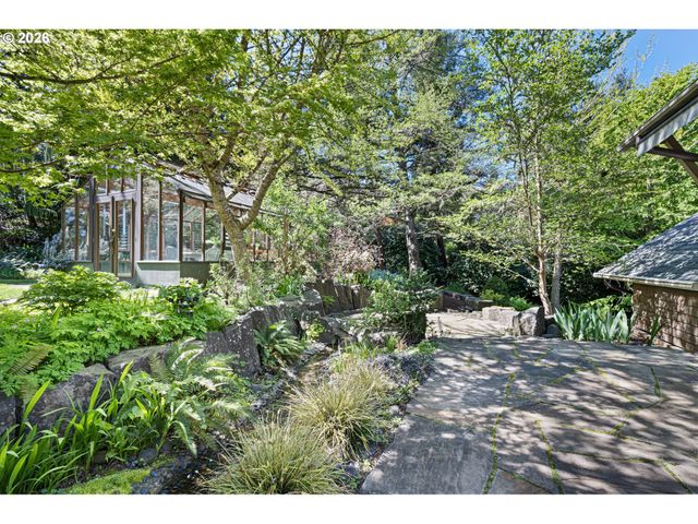 2089 GRAHAM Dr, Eugene, OR 97405