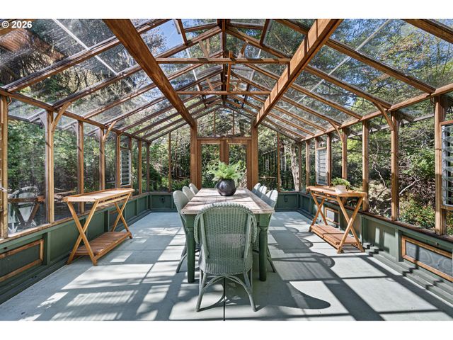 2089 GRAHAM Dr, Eugene, OR 97405