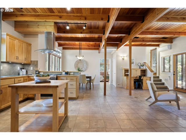 2089 GRAHAM Dr, Eugene, OR 97405