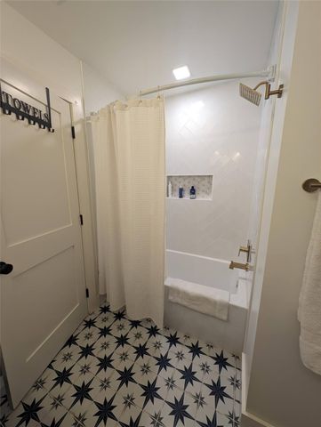 306 Deer Creek CIR, Dripping Springs, TX 78620