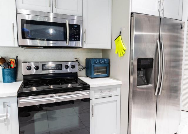 1102 SW 158th Avenue, Pembroke Pines, FL 33027