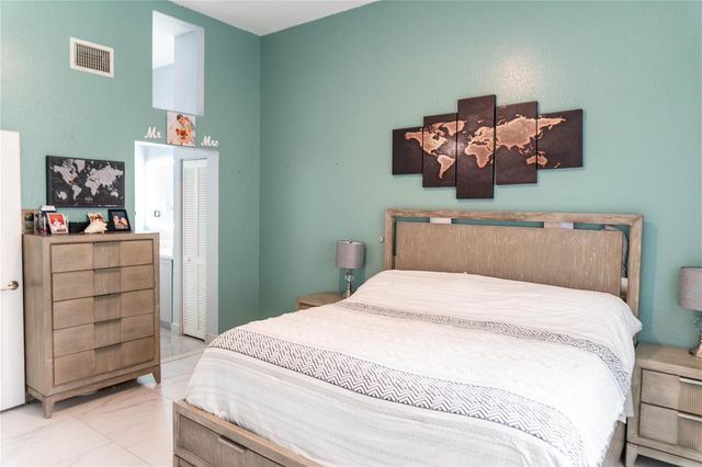 1102 SW 158th Avenue, Pembroke Pines, FL 33027
