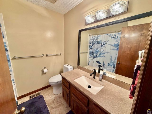 3125 SE Eveningtide WAY, Topeka, KS 66605