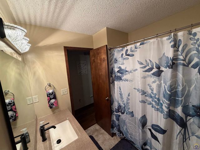 3125 SE Eveningtide WAY, Topeka, KS 66605