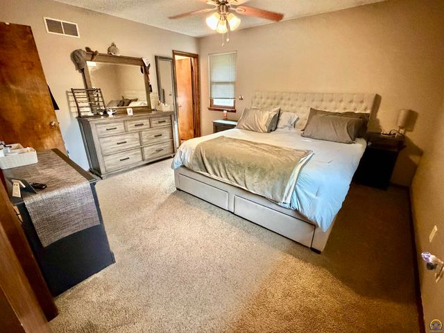 3125 SE Eveningtide WAY, Topeka, KS 66605