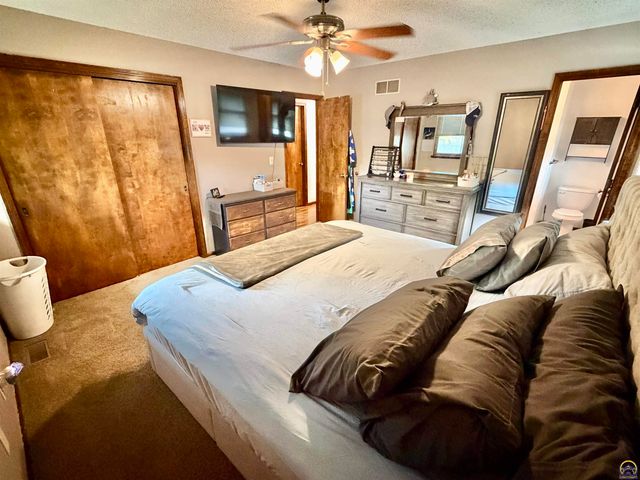3125 SE Eveningtide WAY, Topeka, KS 66605