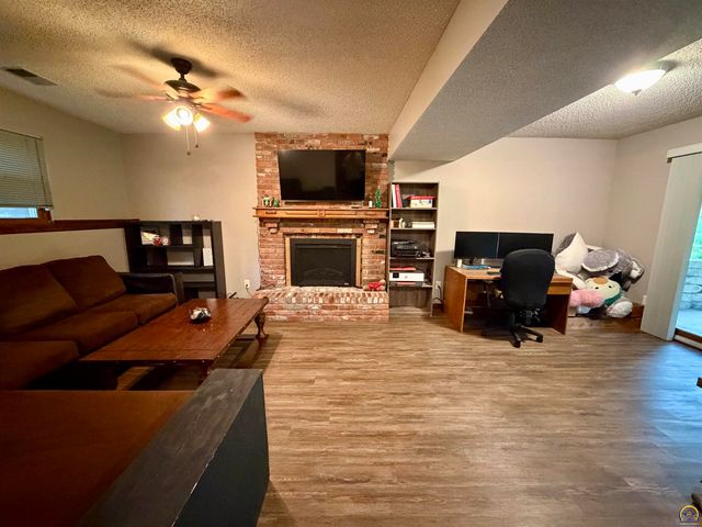 3125 SE Eveningtide WAY, Topeka, KS 66605