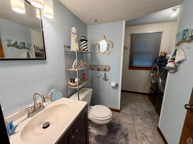 3125 SE Eveningtide WAY, Topeka, KS 66605