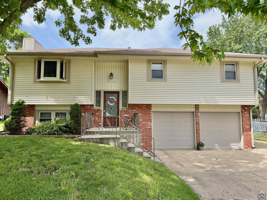3125 SE Eveningtide WAY, Topeka, KS 66605