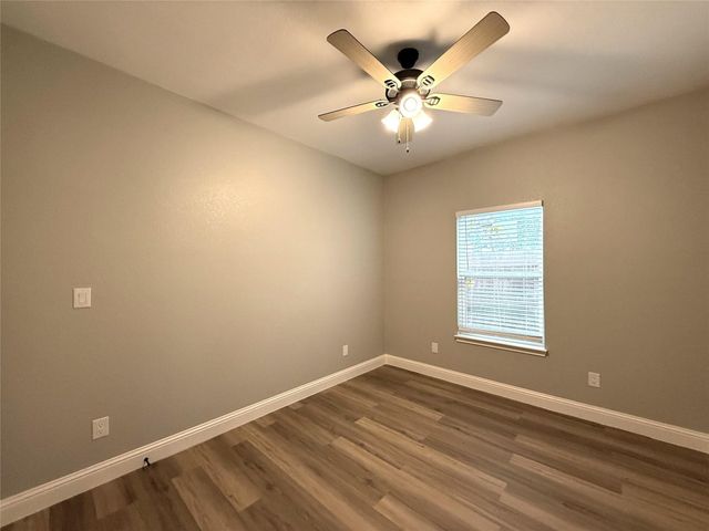 1917 AVE A, Denison, TX 75021