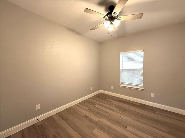 1917 AVE A, Denison, TX 75021