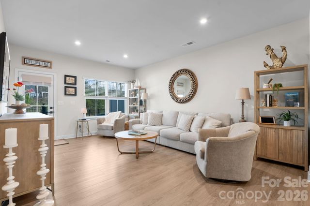 910 Prince Garrett Way, Denver, NC 28037