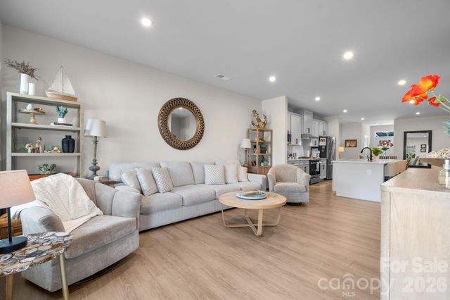 910 Prince Garrett Way, Denver, NC 28037