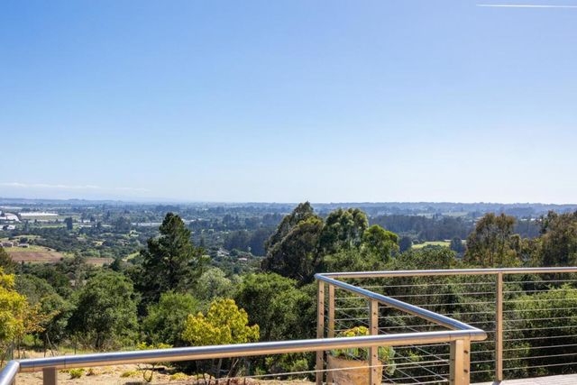 960 Smith Road, Watsonville, CA 95076