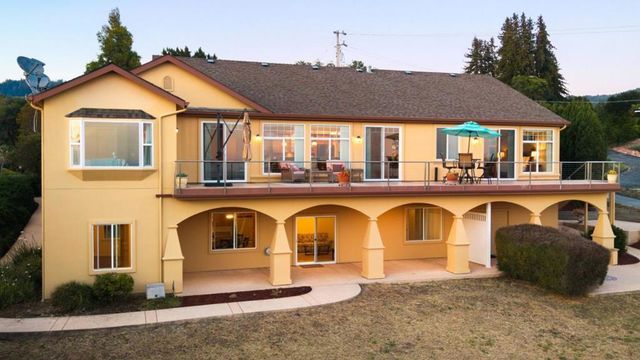 960 Smith Road, Watsonville, CA 95076