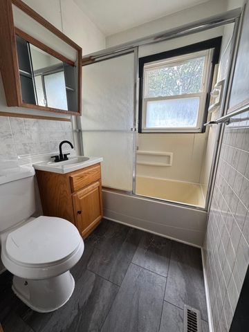 1874 Hoyt Avenue E, Saint Paul, MN 55119