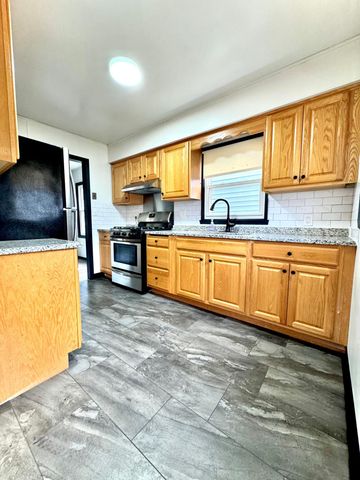 1874 Hoyt Avenue E, Saint Paul, MN 55119