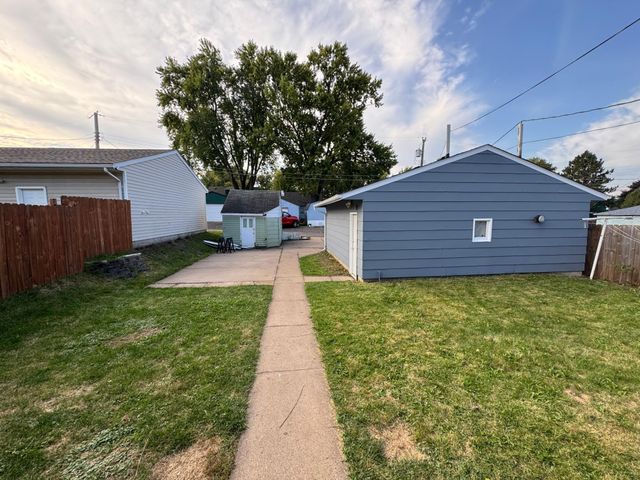 1874 Hoyt Avenue E, Saint Paul, MN 55119