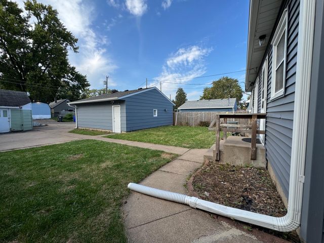 1874 Hoyt Avenue E, Saint Paul, MN 55119
