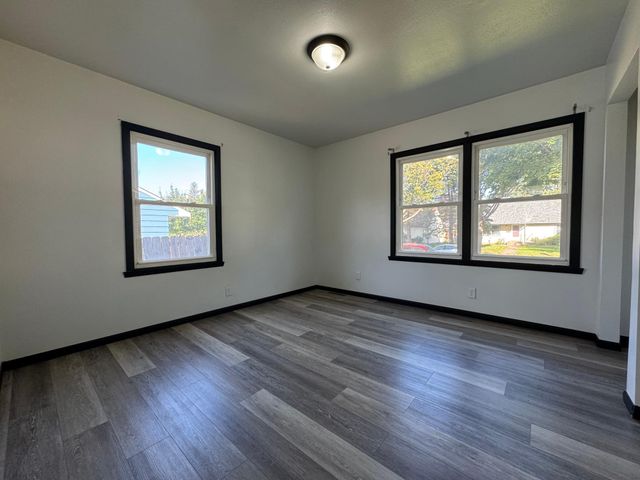 1874 Hoyt Avenue E, Saint Paul, MN 55119