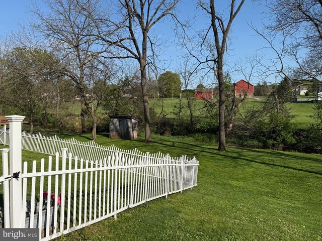 126 CRANBROOK DR, Dover, PA 17315