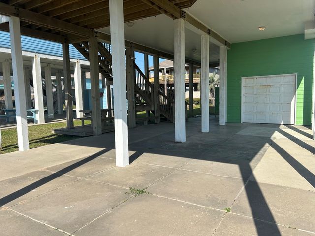 1327 Emerald Drive, Crystal Beach, TX 77650