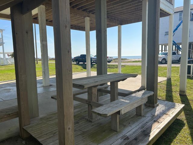 1327 Emerald Drive, Crystal Beach, TX 77650