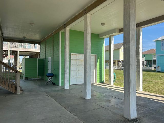 1327 Emerald Drive, Crystal Beach, TX 77650