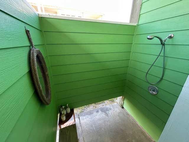 1327 Emerald Drive, Crystal Beach, TX 77650