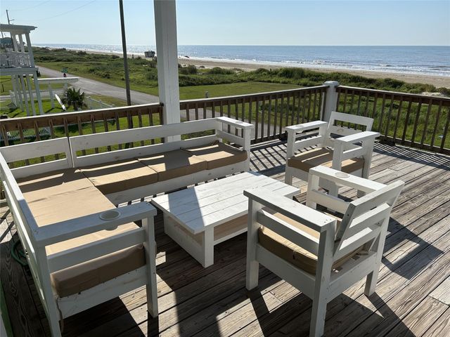 1327 Emerald Drive, Crystal Beach, TX 77650