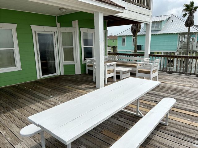 1327 Emerald Drive, Crystal Beach, TX 77650