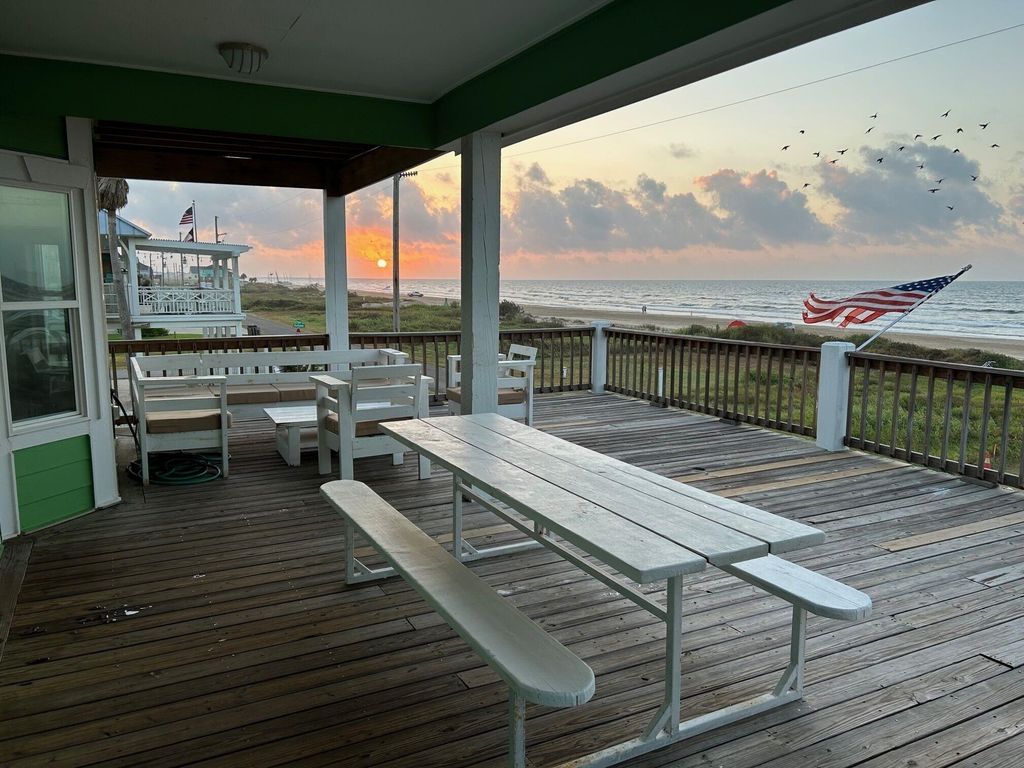 1327 Emerald Drive, Crystal Beach, TX 77650