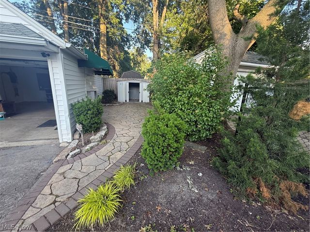181 Sunset Road, Avon Lake, OH 44012