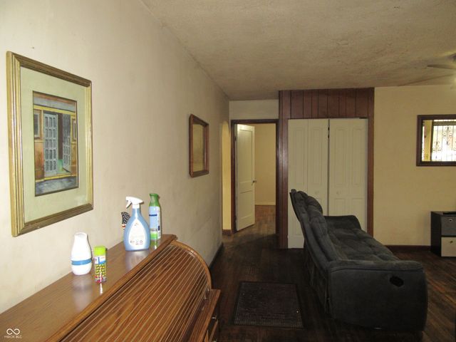 1118 S Morgantown Road, Greenwood, IN 46143