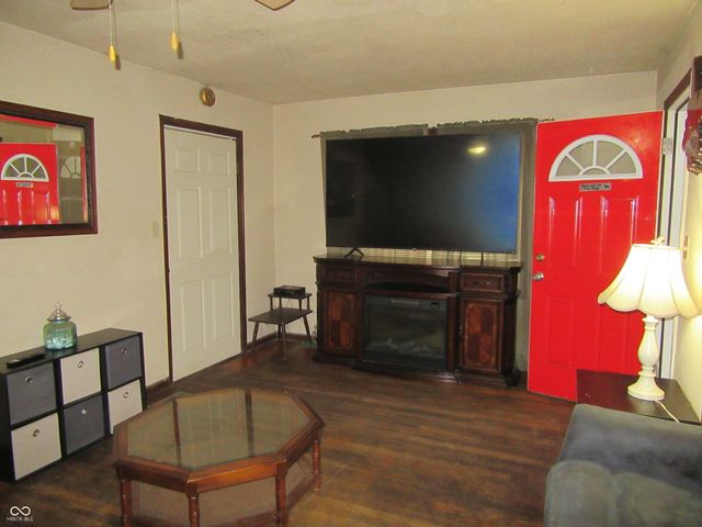 1118 S Morgantown Road, Greenwood, IN 46143